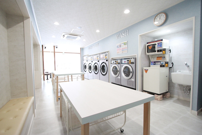 コインランドリー店内